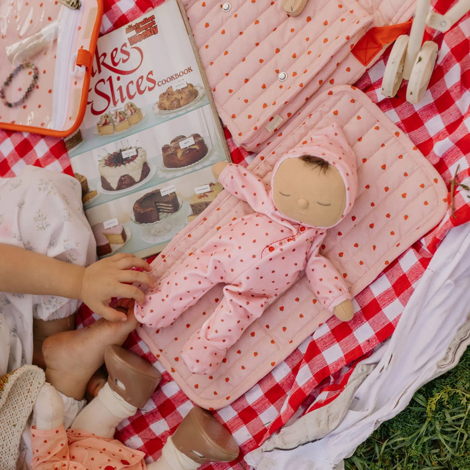 Conjunto bolso cambiador Strawberry Olli Ella