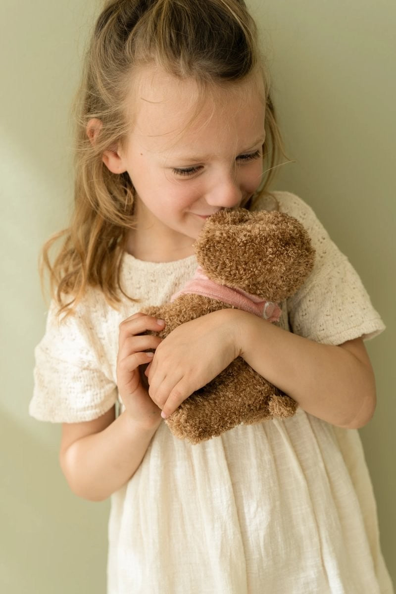 Perrito de peluche Jackie con bolsa Little Dutch