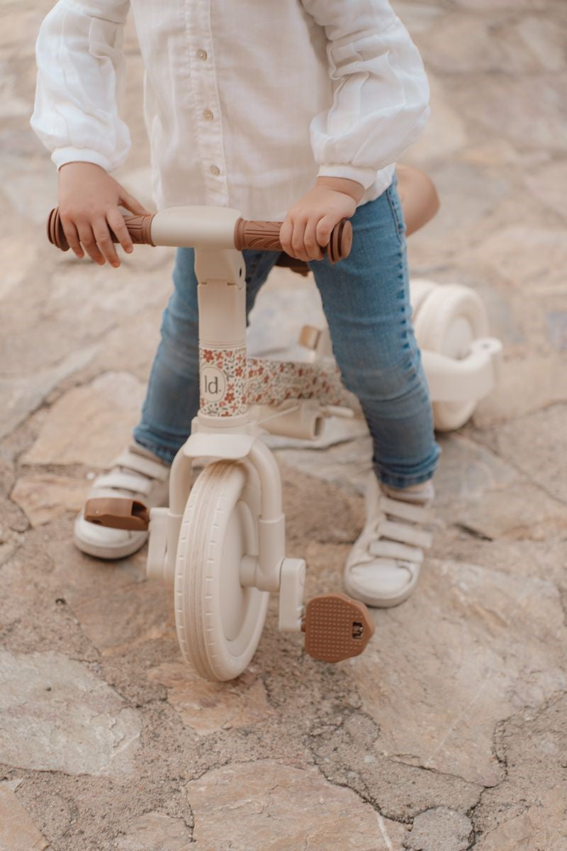 Triciclo infantil 4 en 1 con barra blanco flores Little dutch