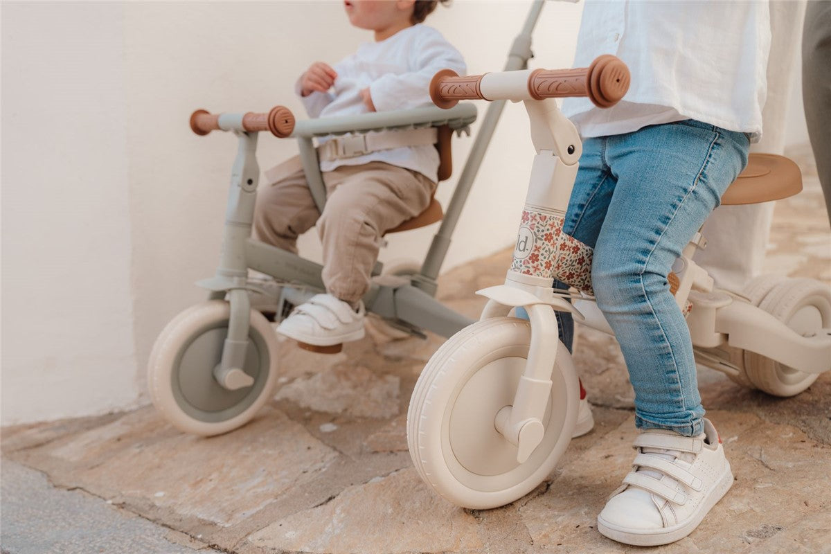 Triciclo infantil 4 en 1 con barra verde Little dutch