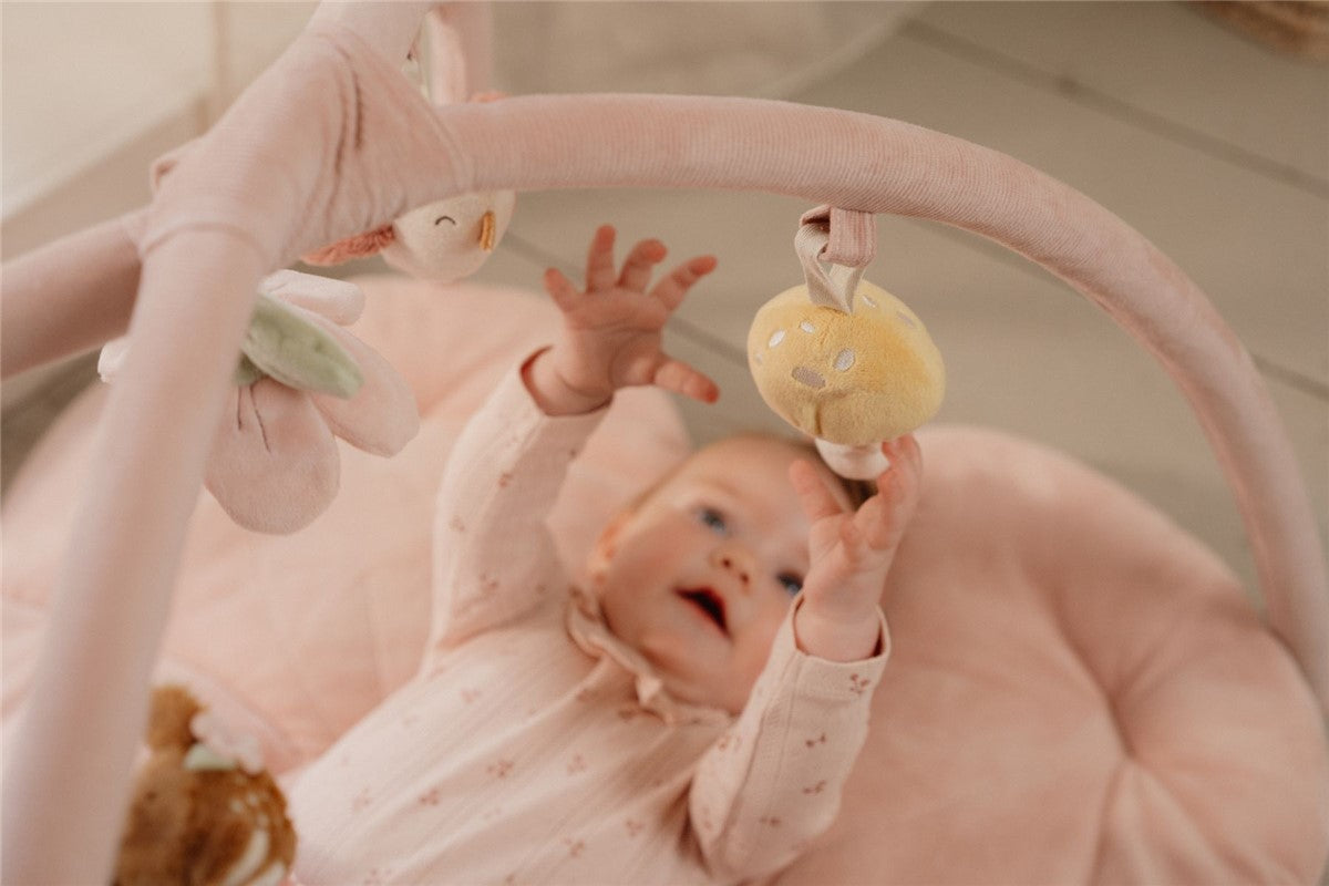 Alfombra de juego fairy garden rosa Little dutch