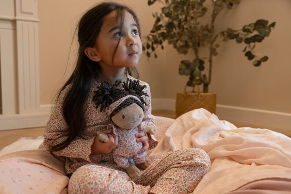 Bebé Muñeca Evie canastilla Little Dutch