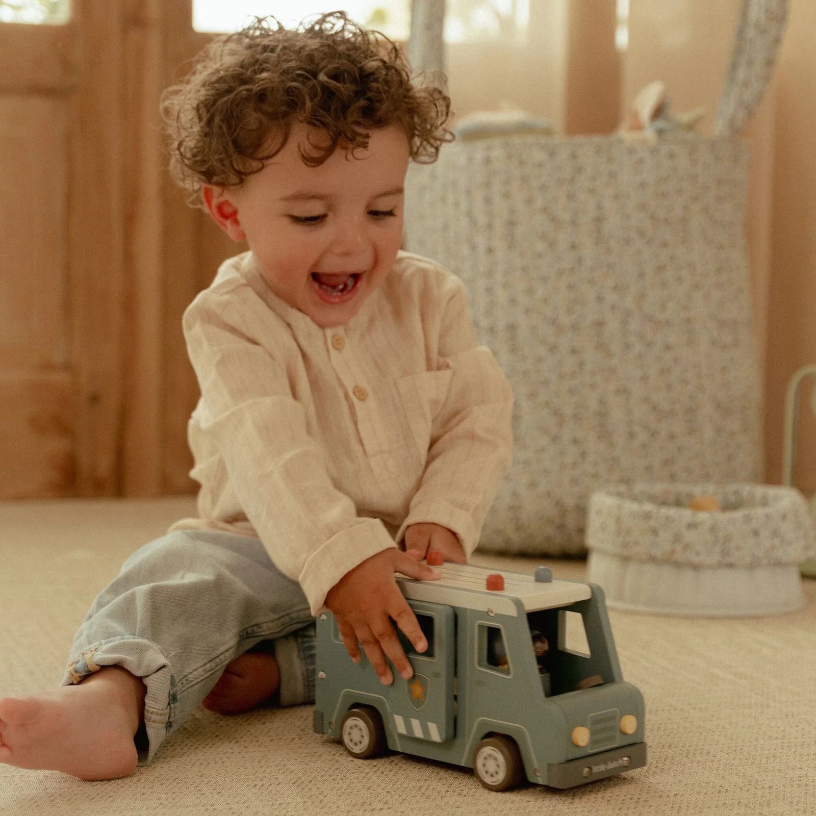 Coche de Policía furgón FSC Little Dutch