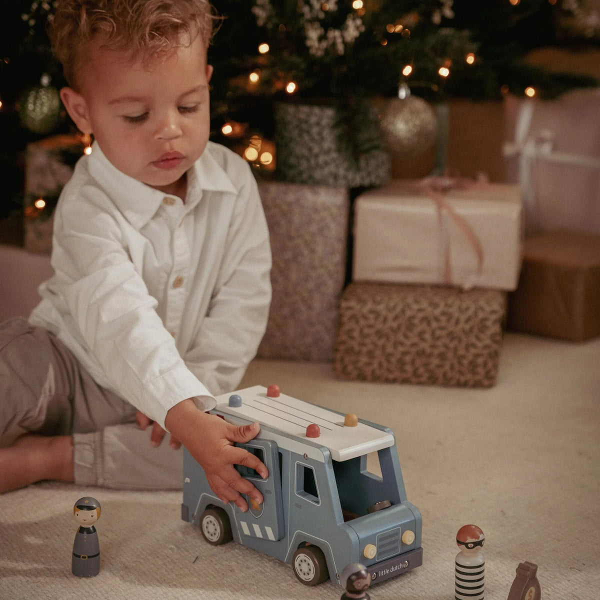 Coche de Policía furgón FSC Little Dutch