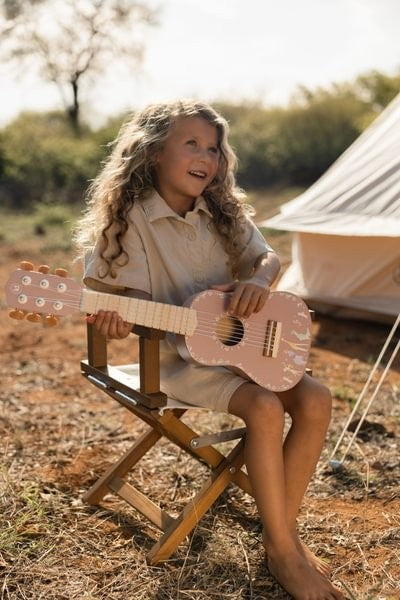 Guitarra infantil de madera FSC rosa safari de Little Dutch