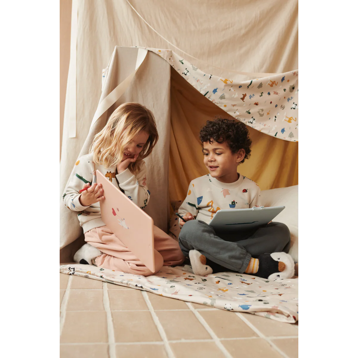 Pizarra mágica LCD Zora 13,5" Around the world Liewood