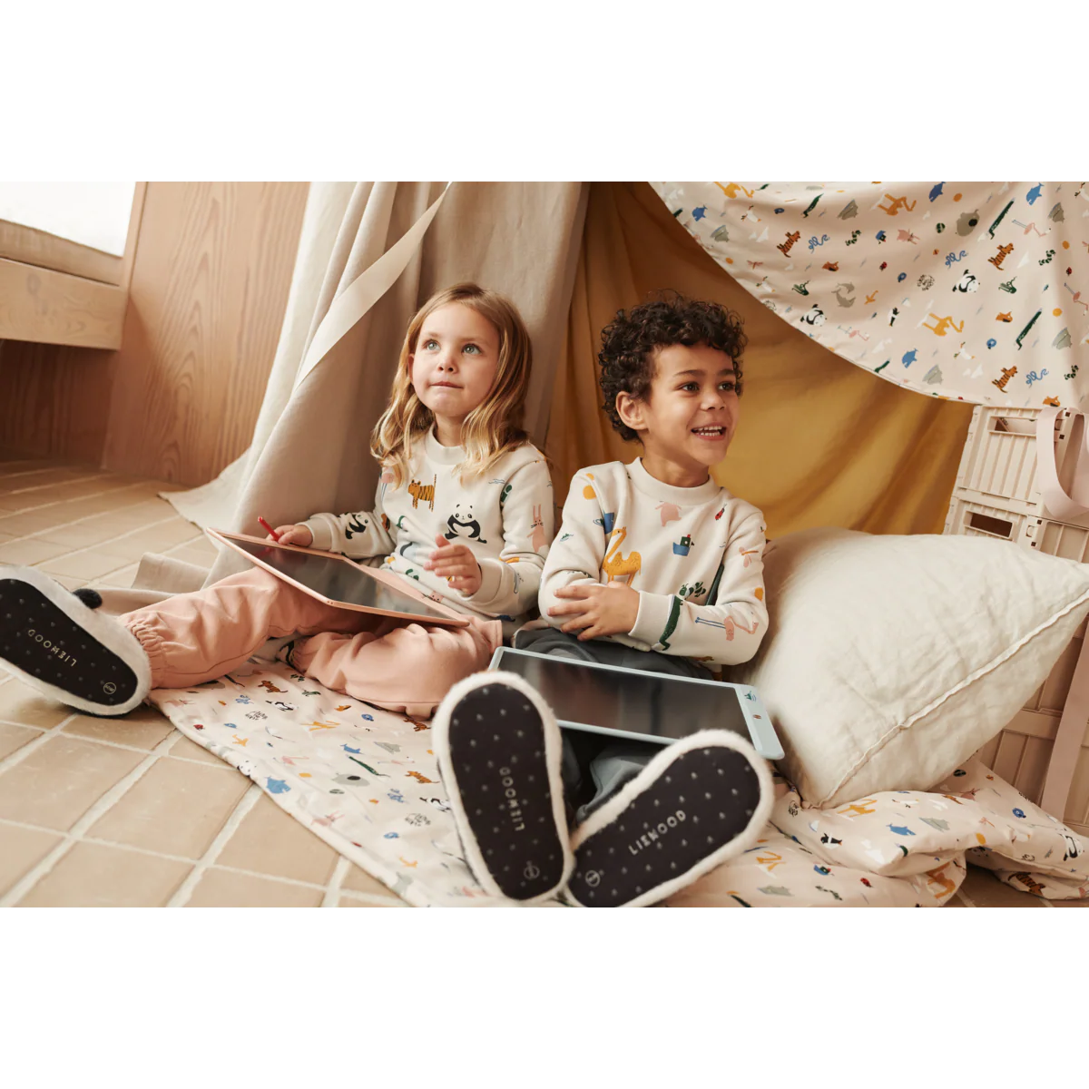 Pizarra mágica LCD Zora 13,5" Around the world Liewood