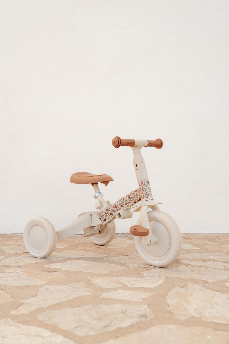 Triciclo infantil 4 en 1 con barra blanco flores Little dutch