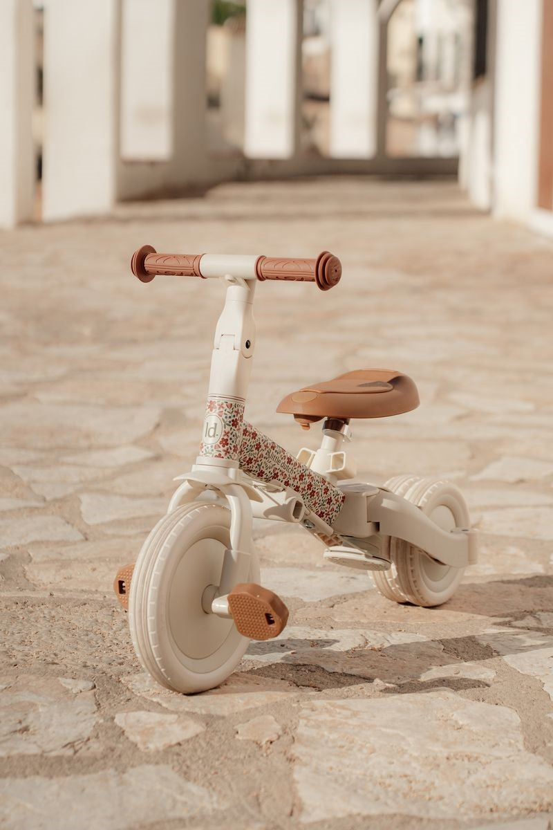 Triciclo infantil 4 en 1 con barra blanco flores Little dutch