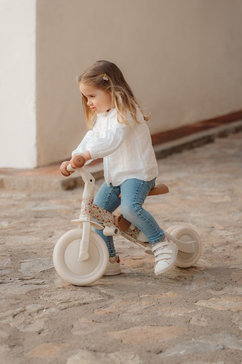 Triciclo infantil 4 en 1 con barra blanco flores Little dutch