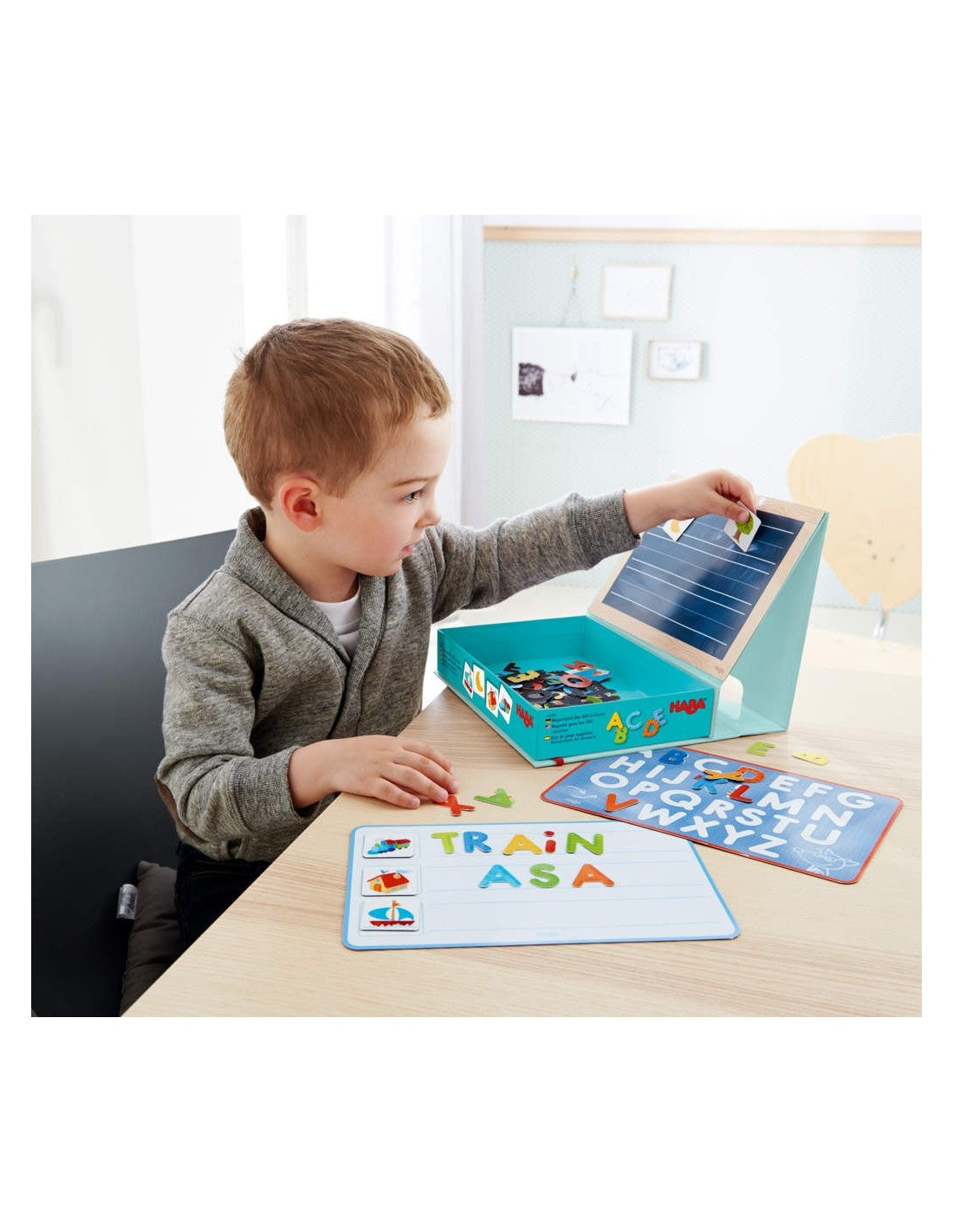 Caja de juego magnético Descubridores del abecedario - HABA