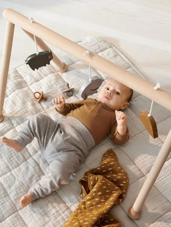 Gimnasio de madera ernie friendship de Liewood