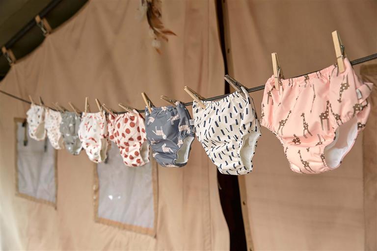 Bañador braguita pañal niña Tucán de Lassig