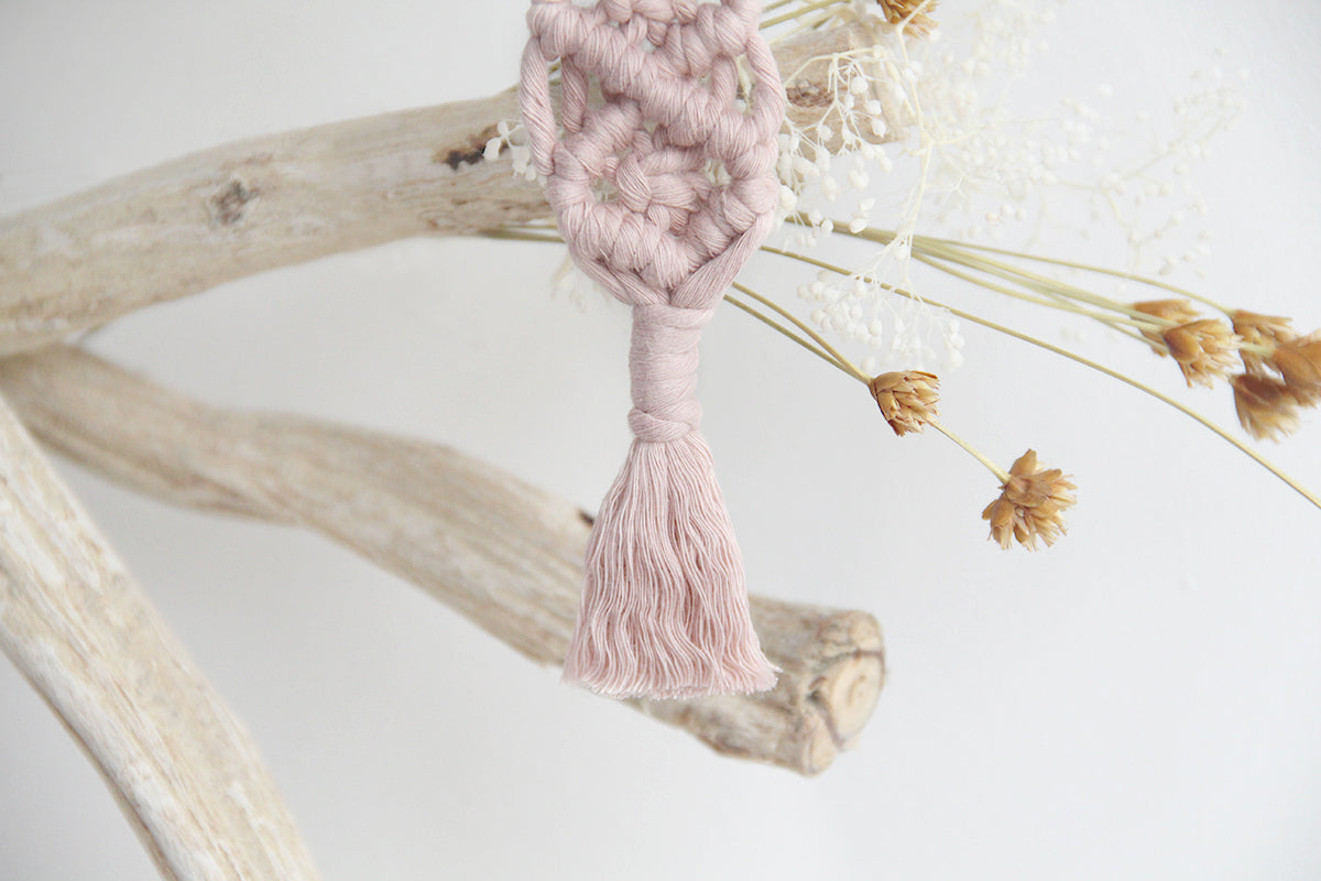 Mordedor Sia macramé rosa MrsErtha