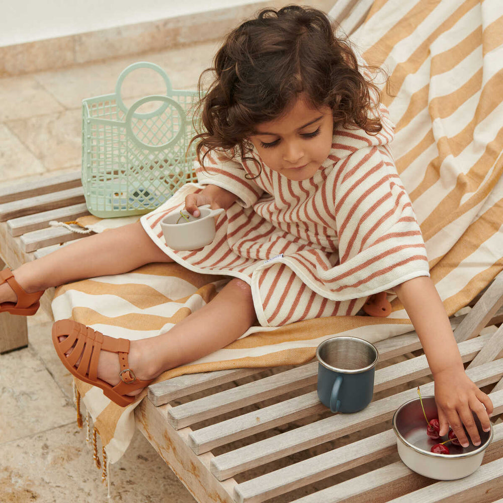 Sandalias Cangrejeras infantil Bre Almond de Liewood