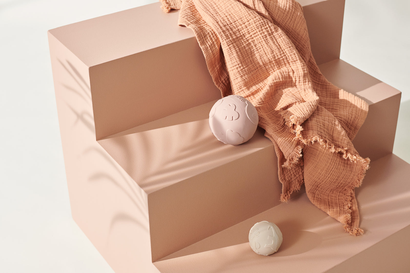 Set de 2 pelotas sensoriales Thea / Classic rosa Liewood