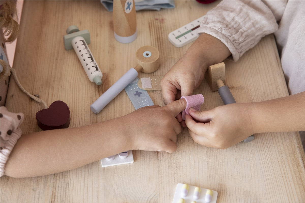 Maletín médico de madera de Little Dutch