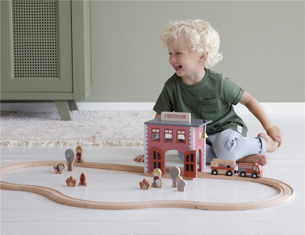 Estación de bomberos sistema de trenes de madera de Little Dutch