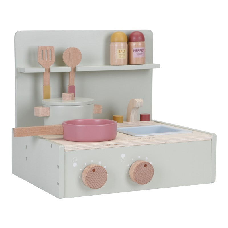 Mini Cocinita de madera con accesorios de Little Dutch