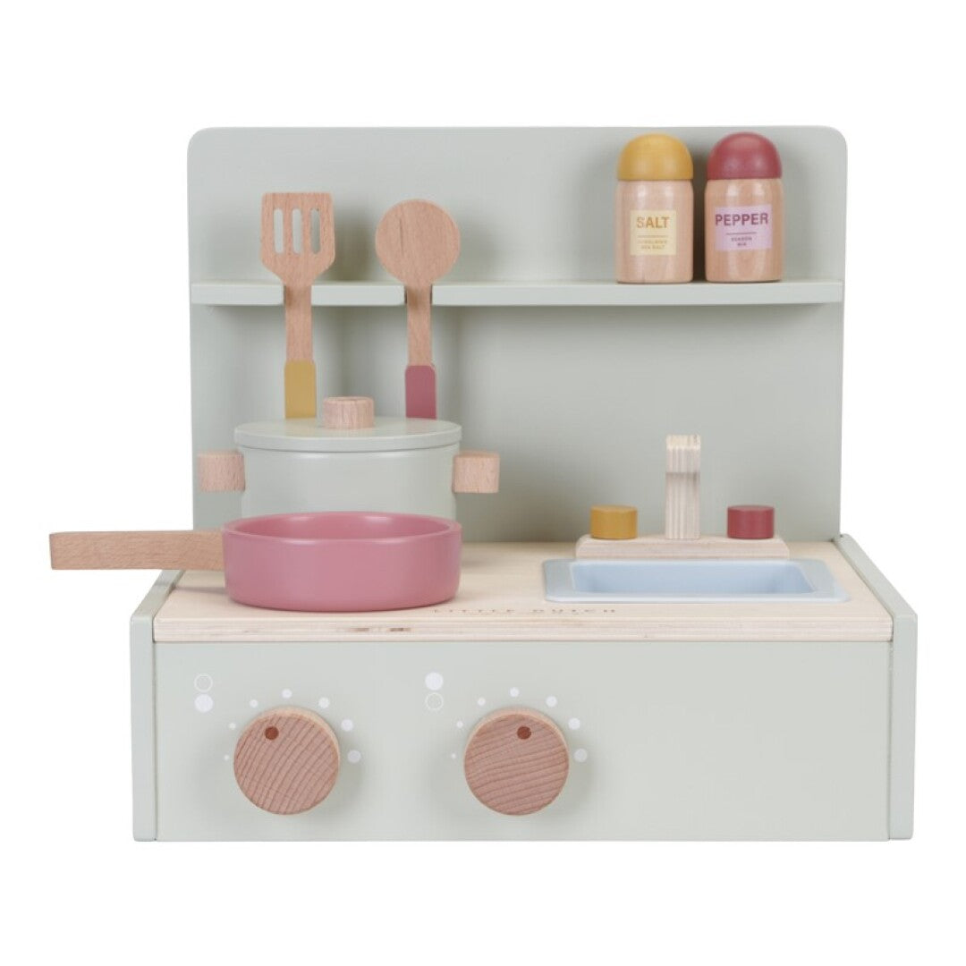 Mini Cocinita de madera con accesorios de Little Dutch