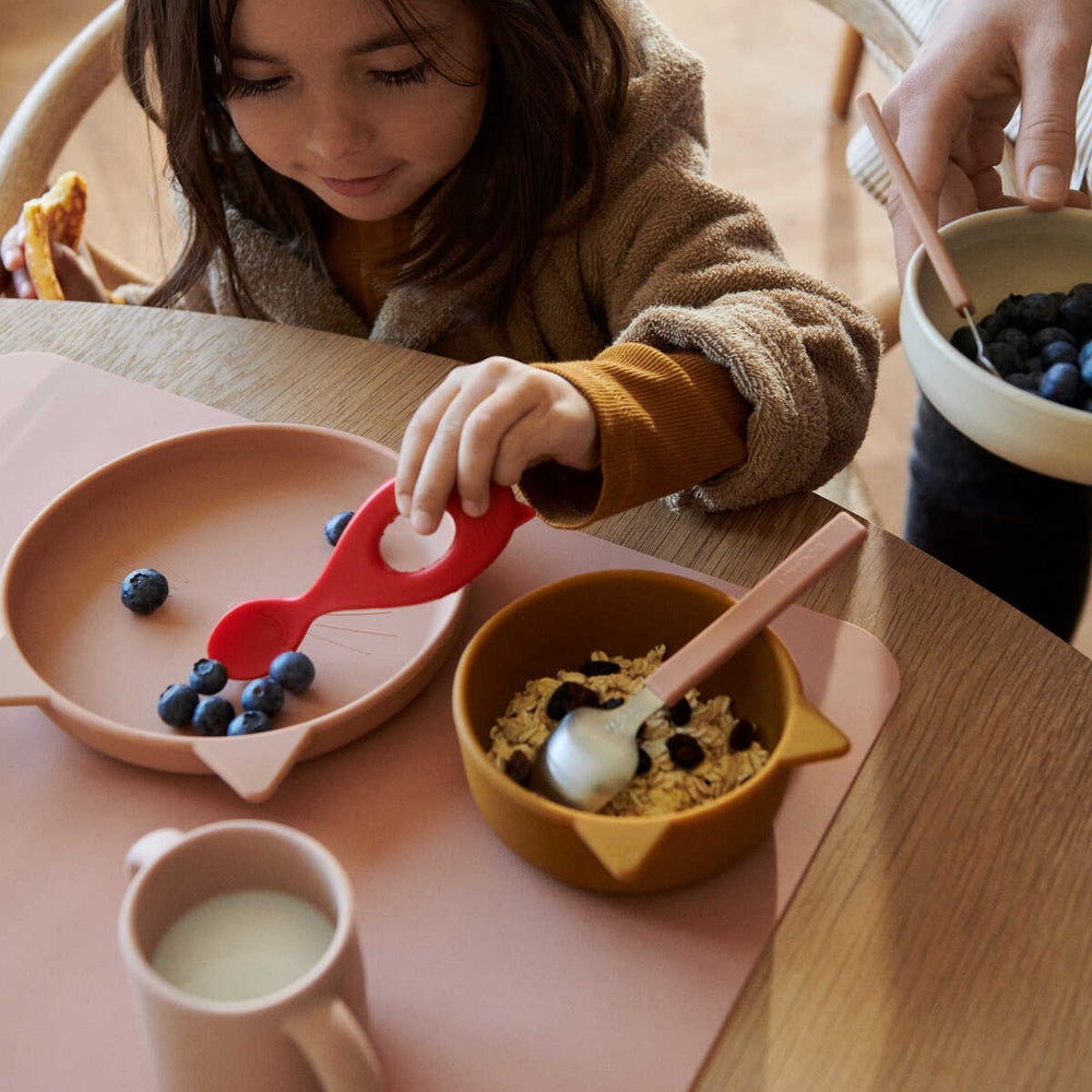 Set Vajilla Vivi Cat Rosa Silicona de Liewood