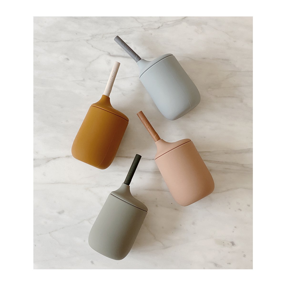 Vaso con pajita Ellis Zippy cup Mustard/sandy de Liewood